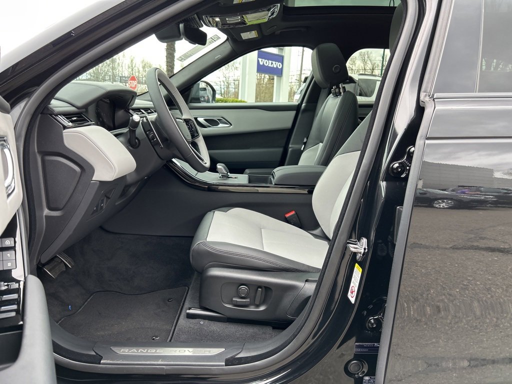 New 2026 Land Rover Range Rover Velar Dynamic SE image 4