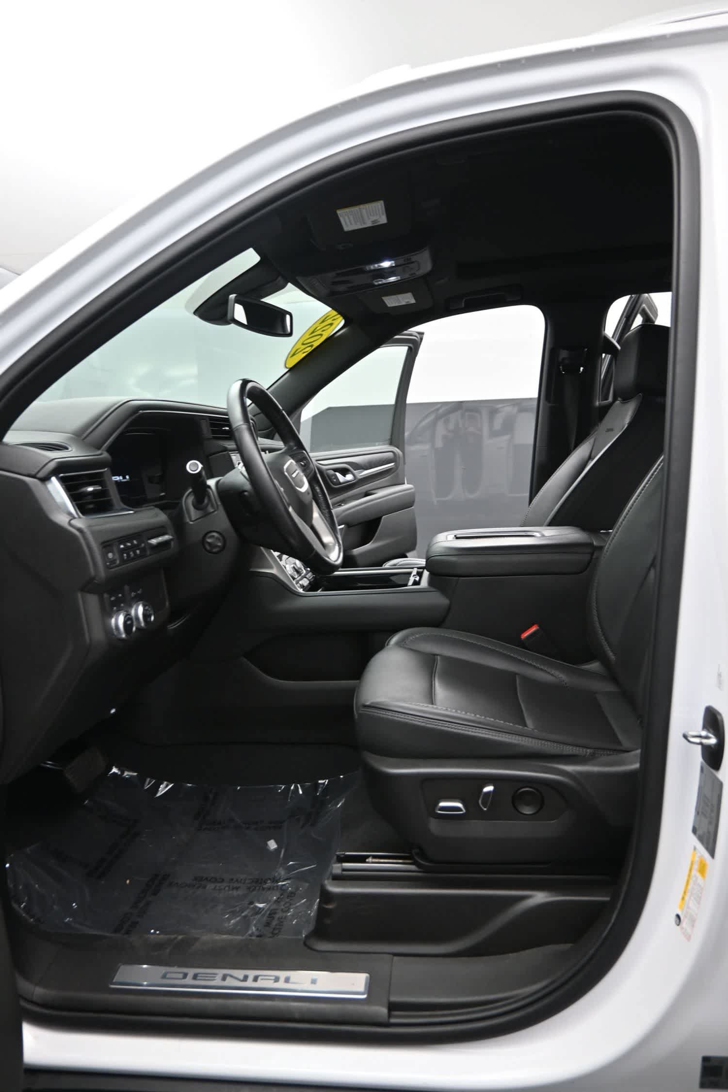 Used 2022 GMC Yukon XL Denali AWD/4WD image 16
