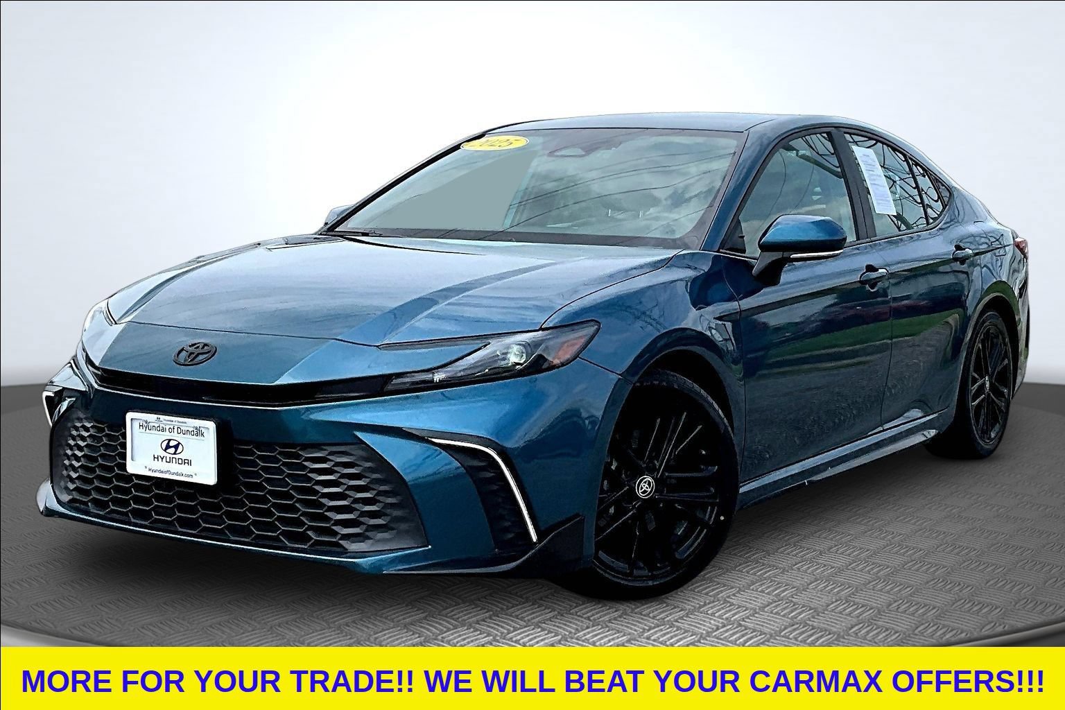 Used 2025 Toyota Camry SE FWD image 1