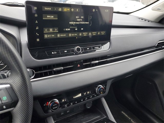 Used 2025 Mitsubishi Outlander SE image 29