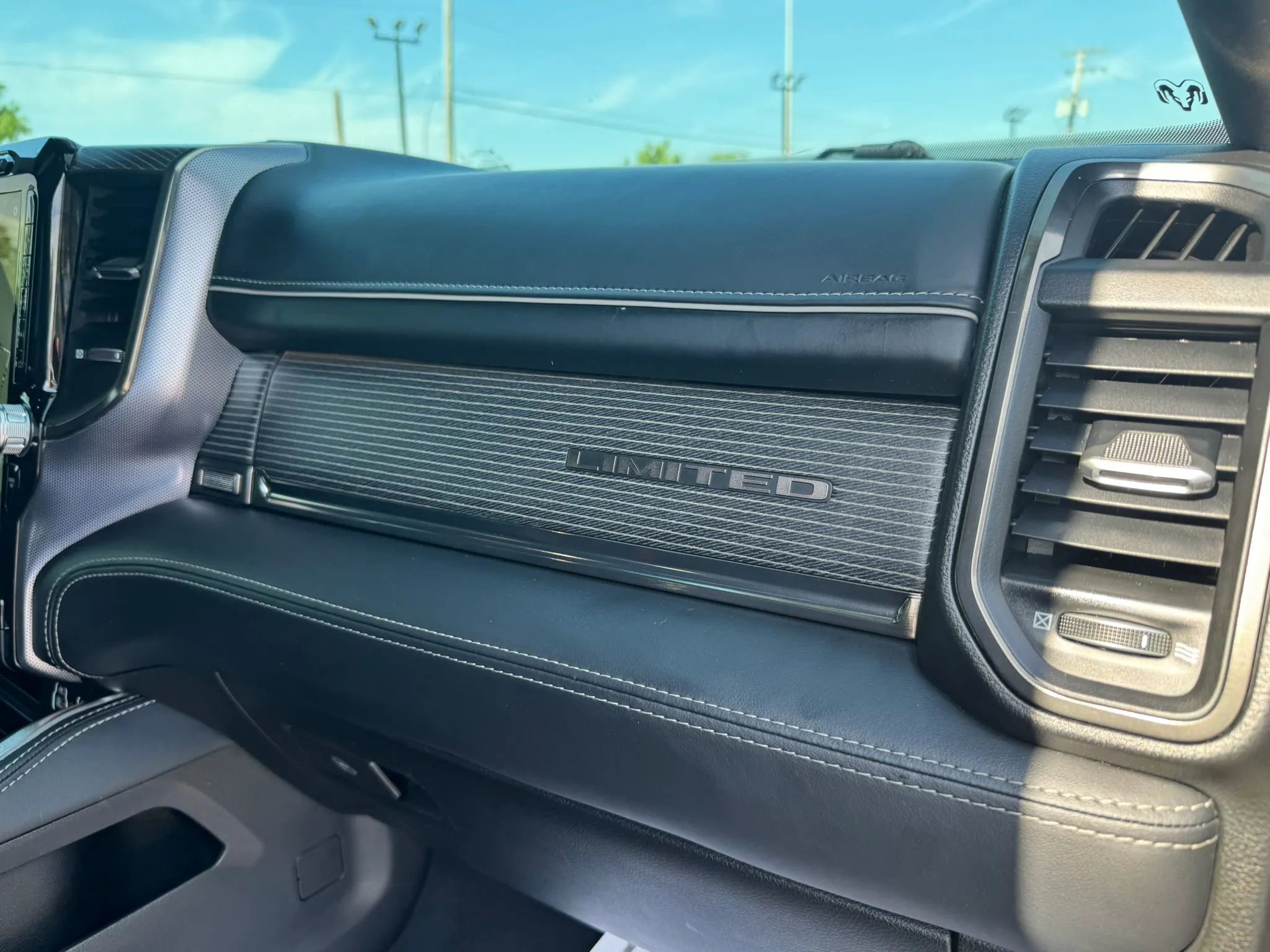 Used 2021 RAM 2500 Limited AWD/4WD image 35