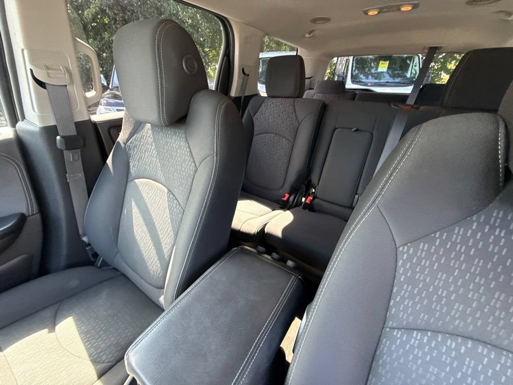 Used 2015 GMC Acadia SLE FWD image 16