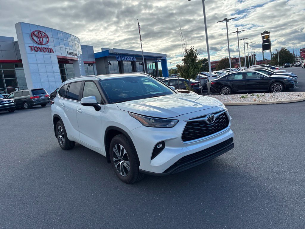Certified 2026 Toyota Highlander XLE AWD/4WD image 1