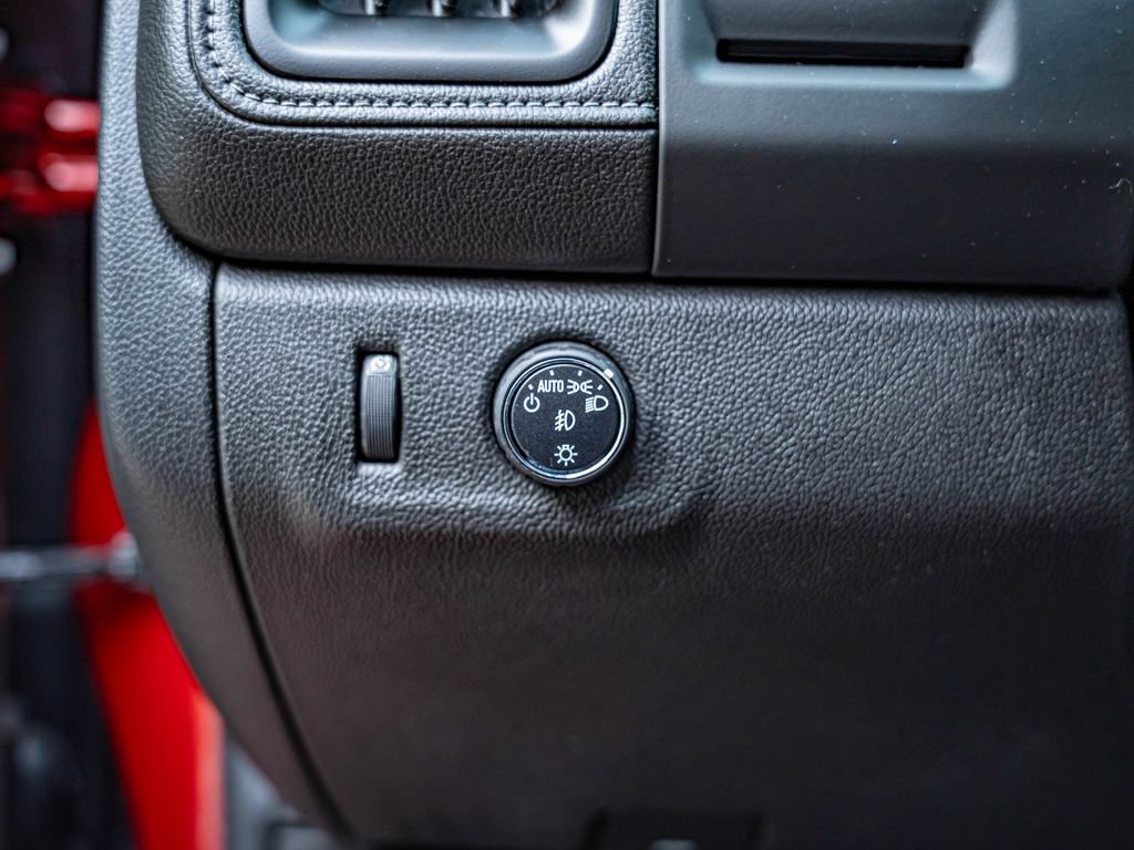 Used 2015 GMC Canyon SLE RWD image 19