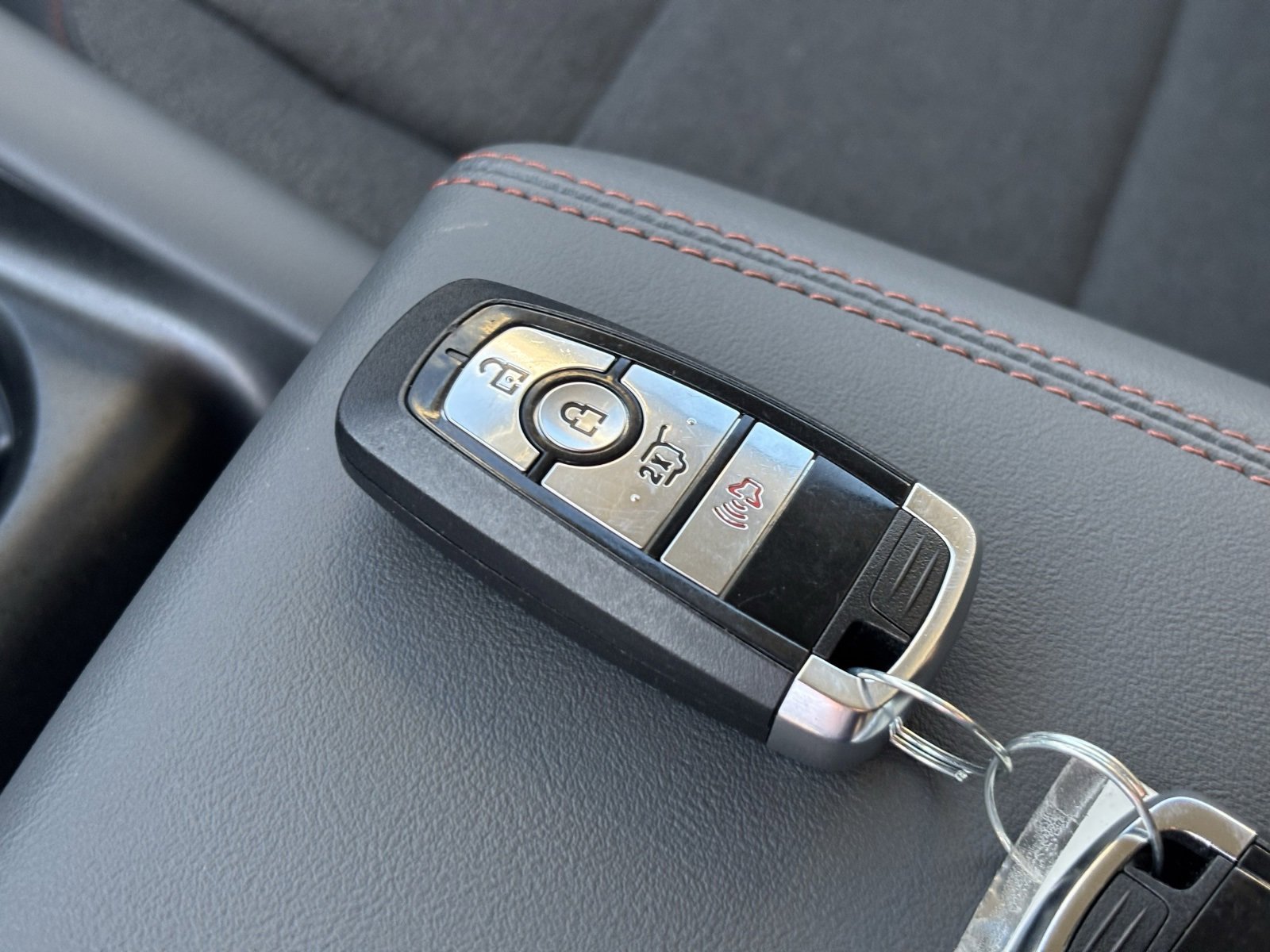 Used 2025 Ford Explorer Active image 27