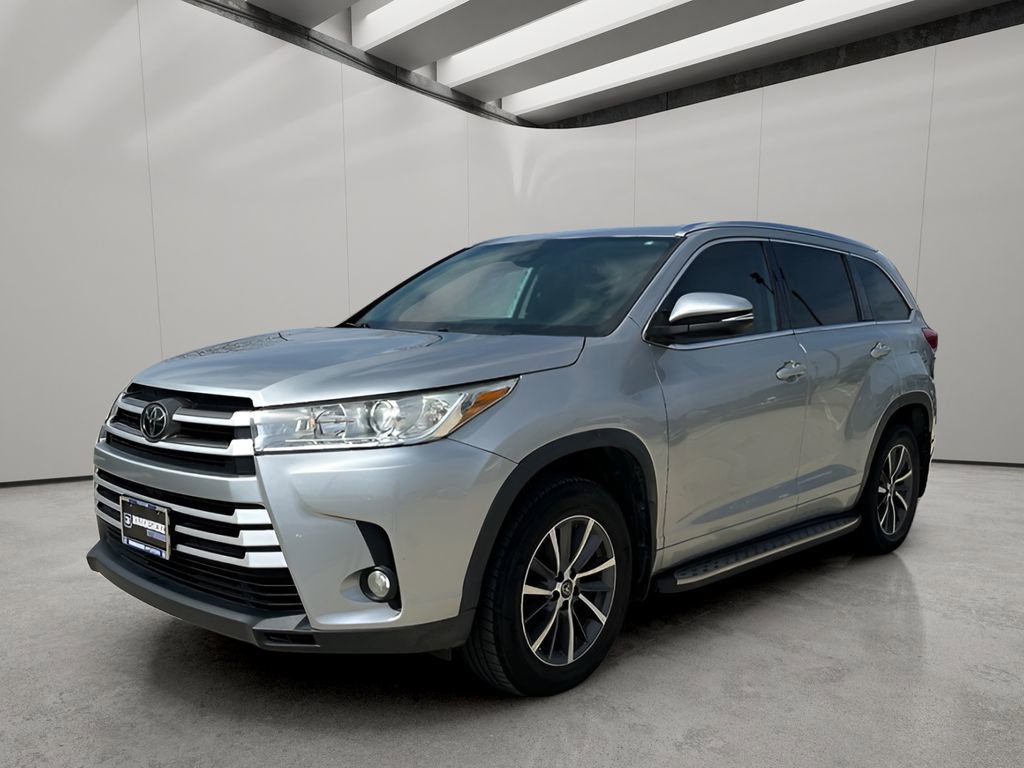 Used 2018 Toyota Highlander XLE image 1