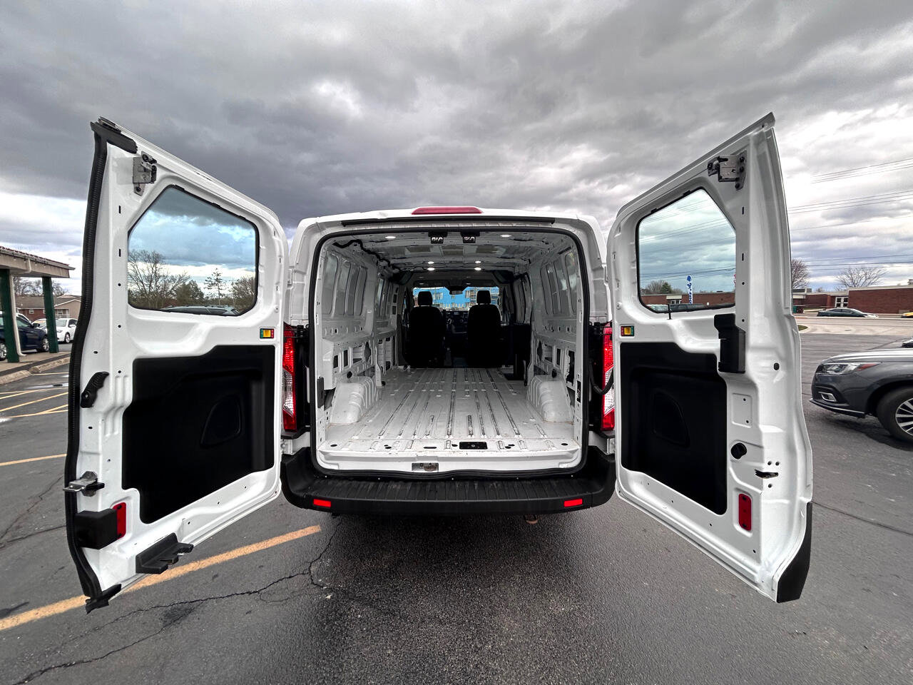 Used 2020 Ford Transit 250 Low Roof image 9