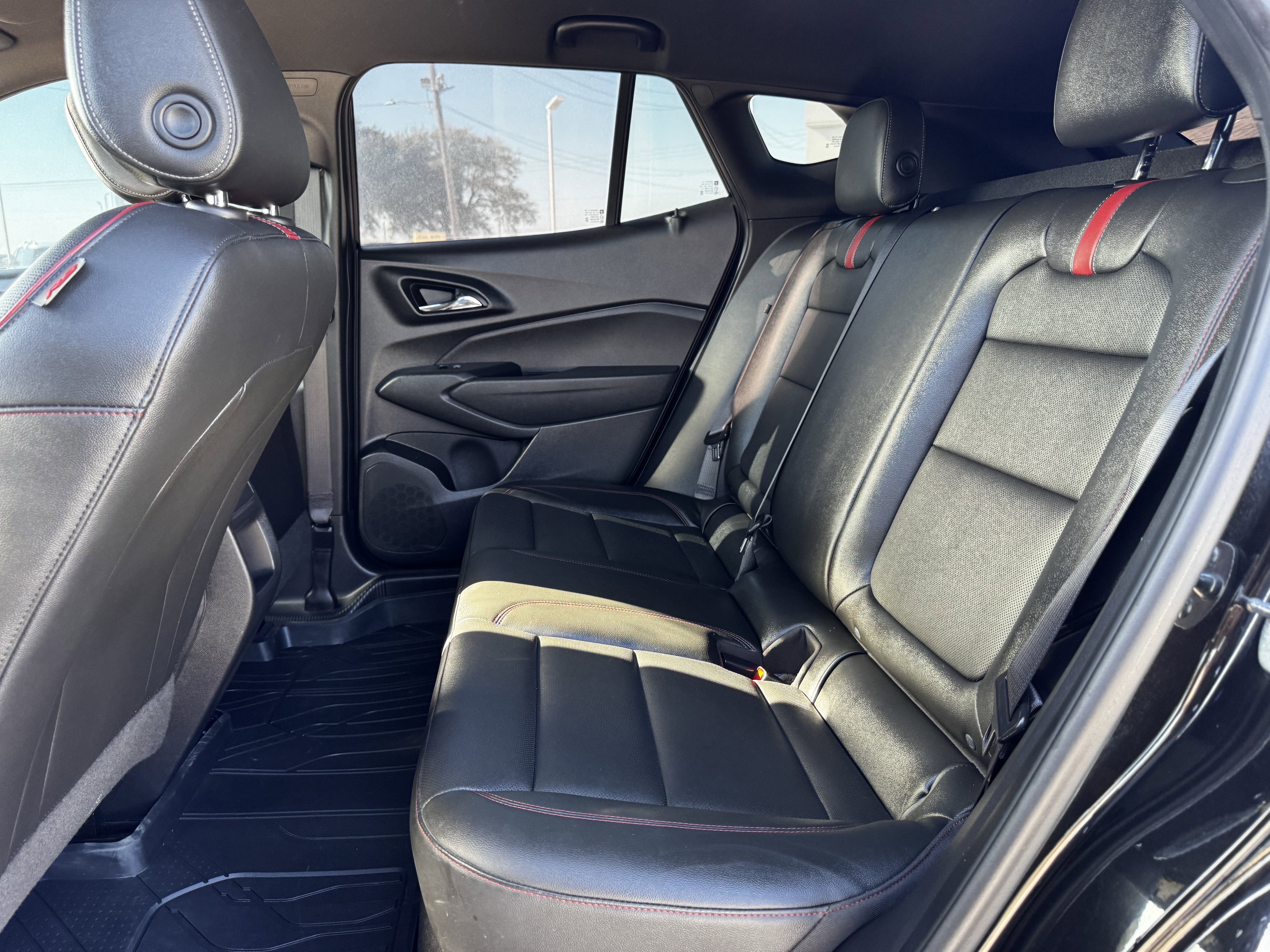 Used 2025 Chevrolet Trax RS w/ Driver Confidence Package image 29