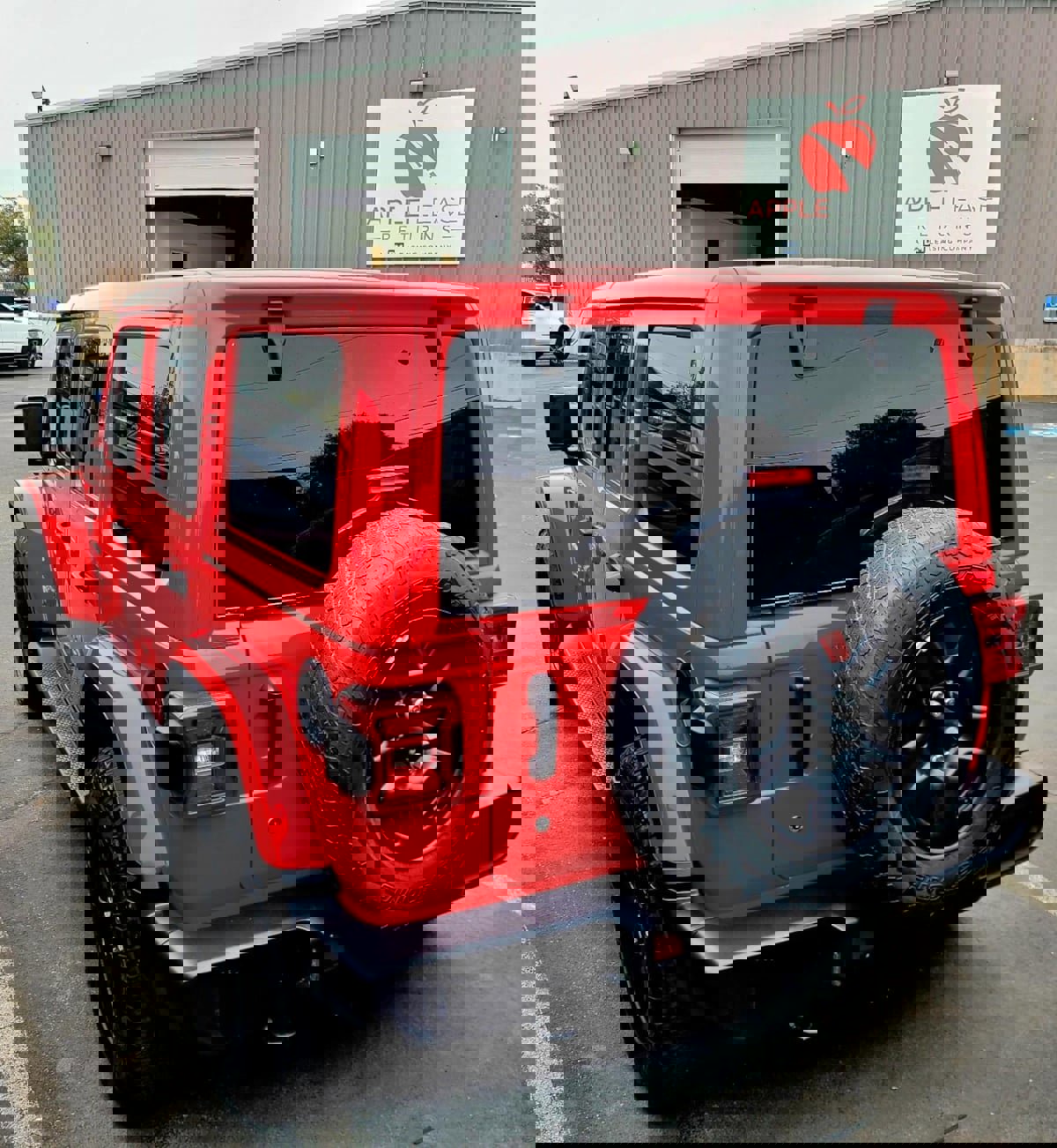 Used 2018 Jeep Wrangler Unlimited Sahara w/ Cold Weather Group image 9