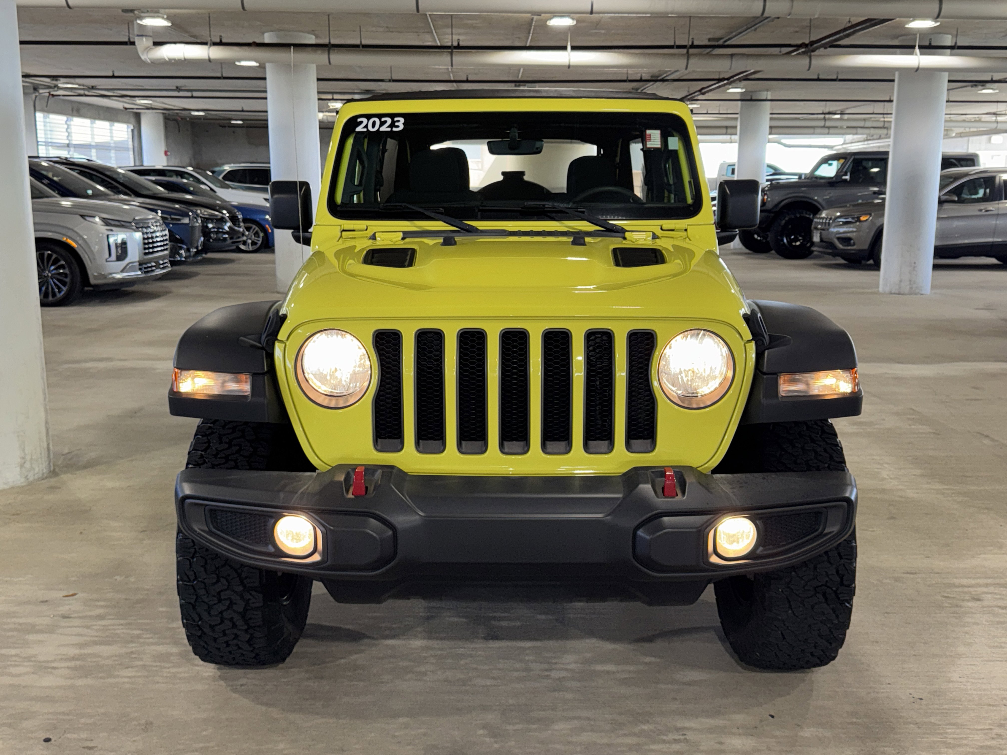 Used 2023 Jeep Wrangler Unlimited Rubicon AWD/4WD image 3