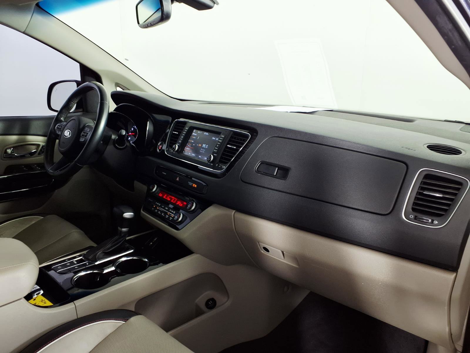 Used 2021 Kia Sedona EX w/ EX Premium Package FWD image 9