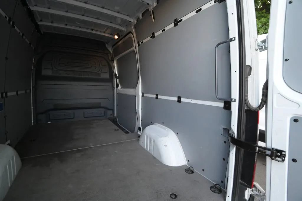 Used 2025 Mercedes-Benz Sprinter 2500 image 34