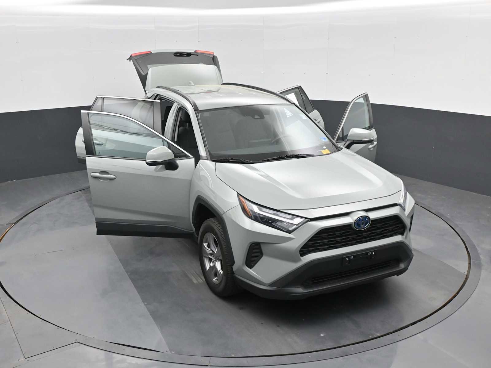 Used 2022 Toyota RAV4 XLE w/ XLE Grade Weather Package AWD/4WD image 29