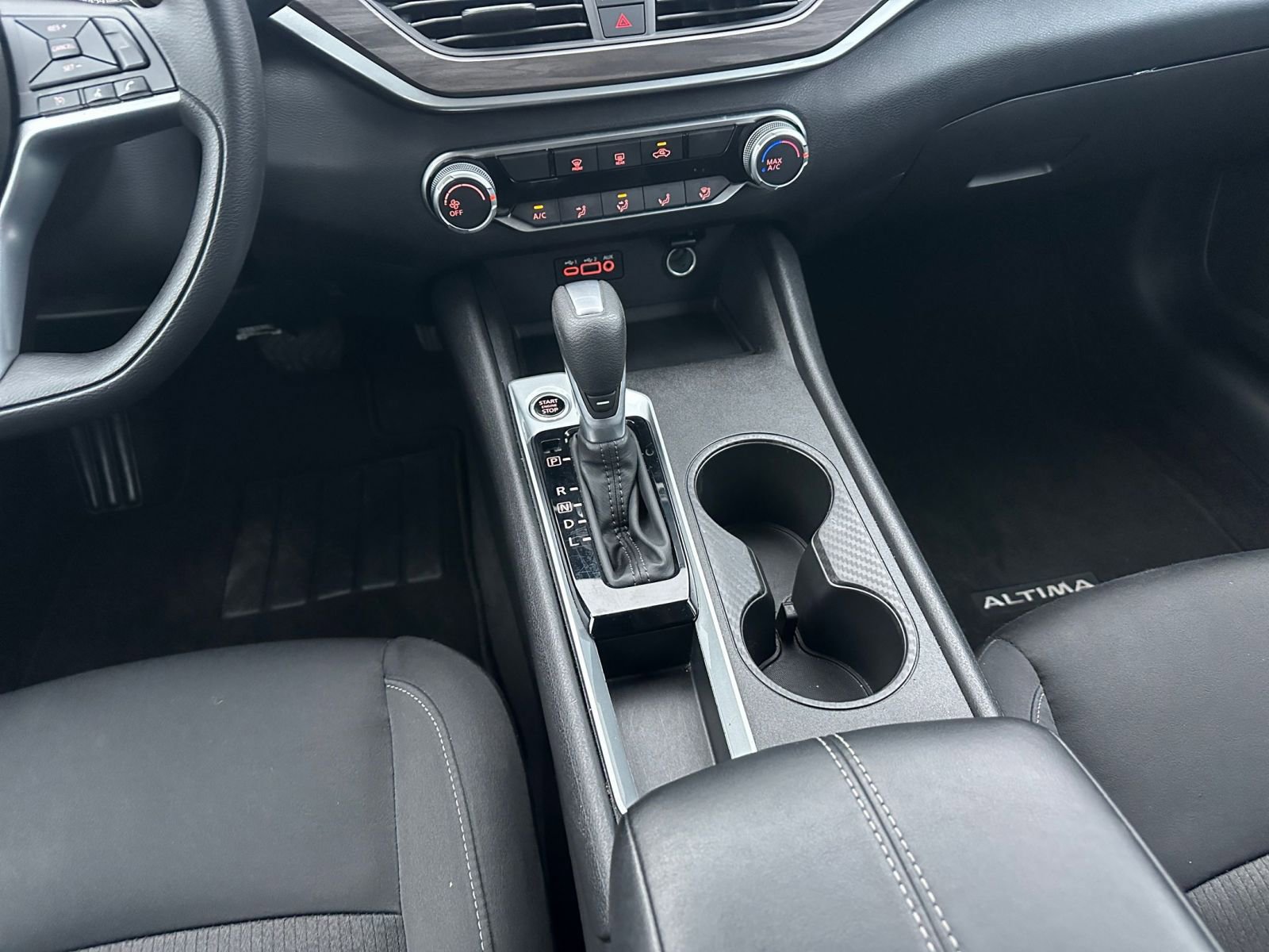 Used 2025 Nissan Altima 2.5 SV image 40