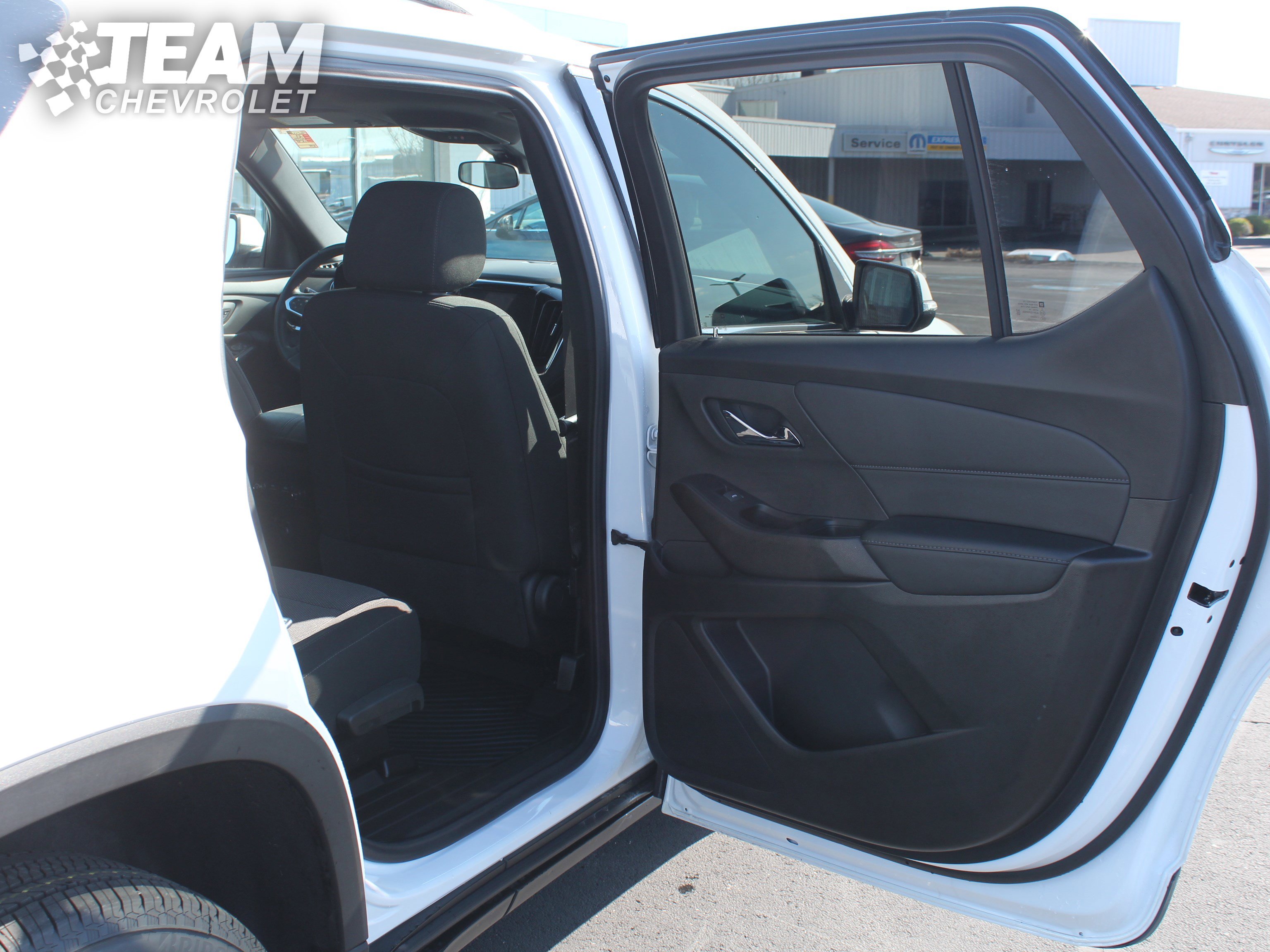 Used 2023 Chevrolet Traverse LT image 24