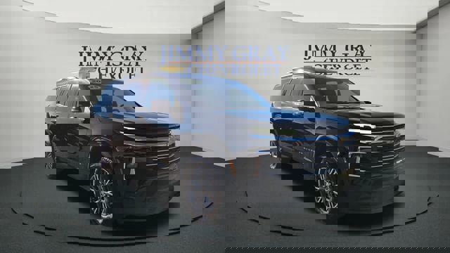 Used 2025 Chevrolet Traverse LT