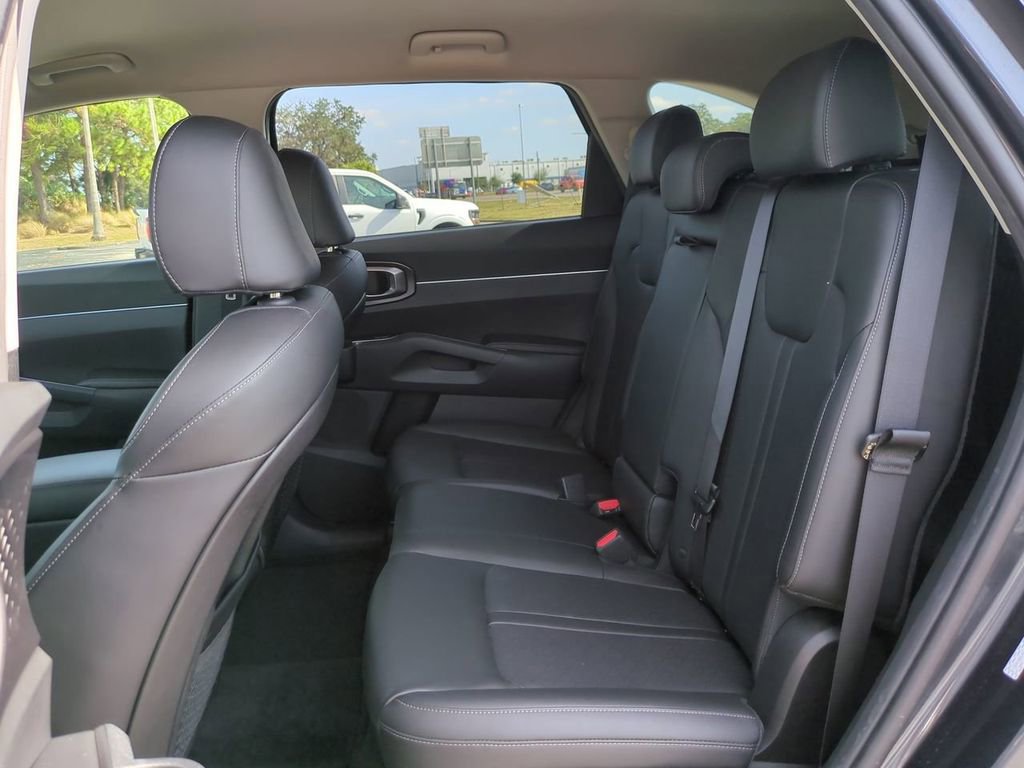 Used 2023 Kia Sorento S image 16