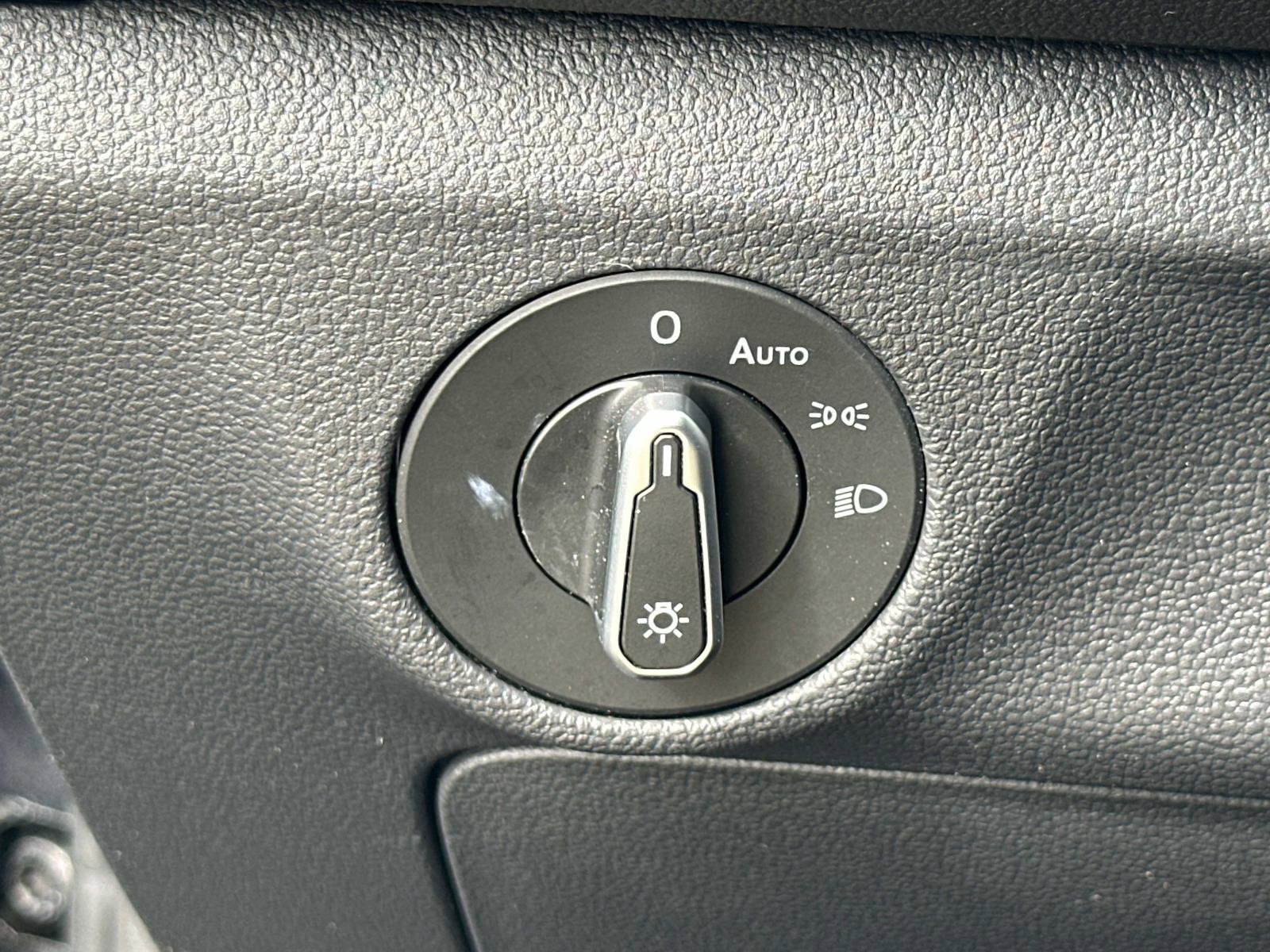 Used 2022 Volkswagen Jetta SE w/ Panoramic Sunroof Package image 31