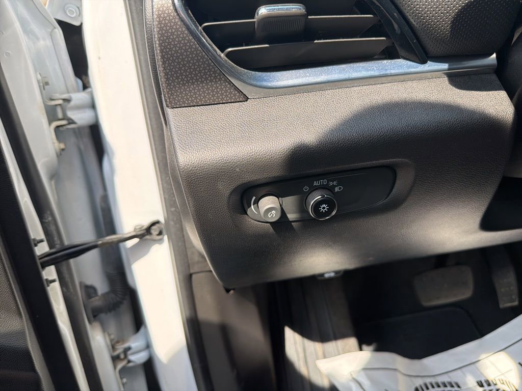 Used 2023 Chevrolet Traverse Premier image 20