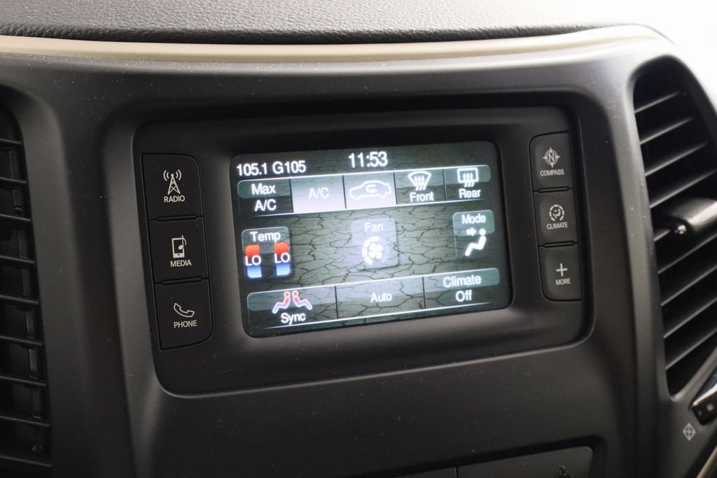 Used 2015 Jeep Cherokee Latitude w/ Comfort/Convenience Group FWD image 29