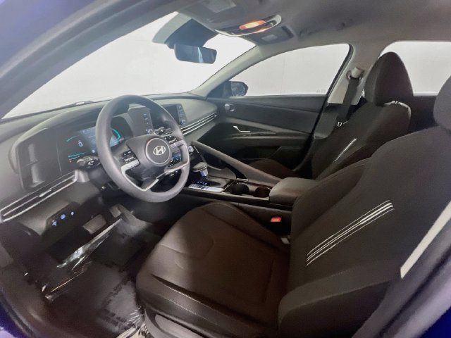 Used 2025 Hyundai Elantra Hybrid FWD image 16