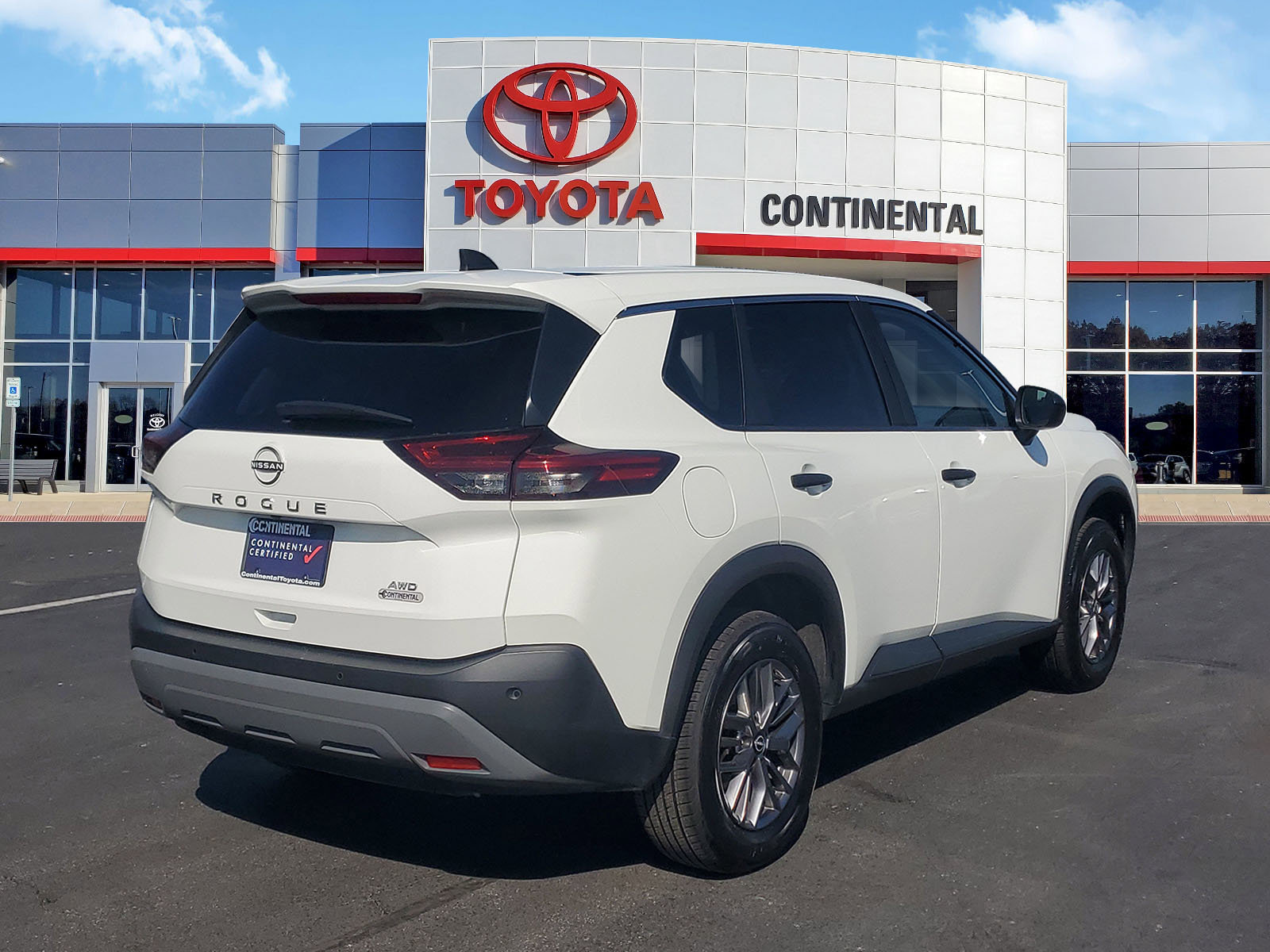 Used 2023 Nissan Rogue S image 5