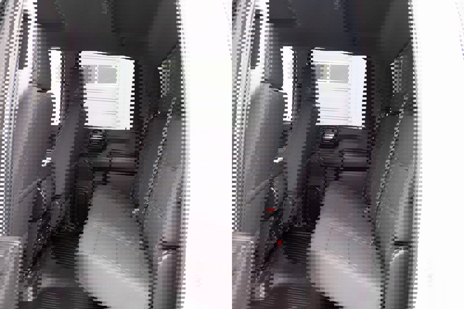 Used 2021 Chevrolet Silverado 2500 LT w/ Snow Plow Prep/Camper Package image 12