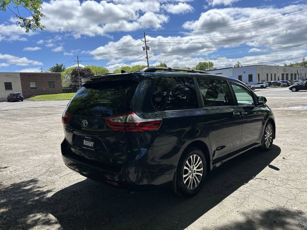Used 2018 Toyota Sienna XLE FWD image 8