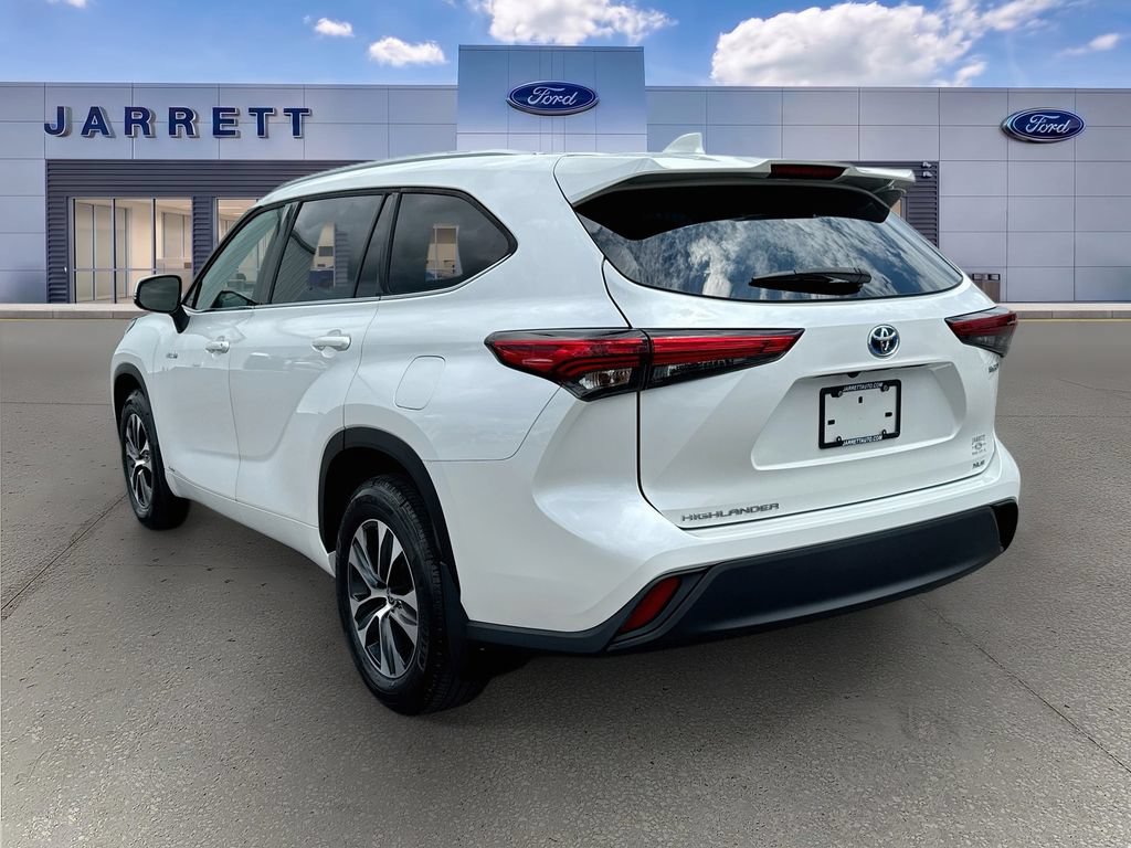 Used 2021 Toyota Highlander XLE AWD/4WD image 5