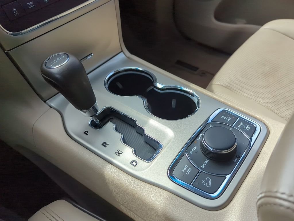 Used 2013 Jeep Grand Cherokee Overland w/ Advance Technology Group image 17