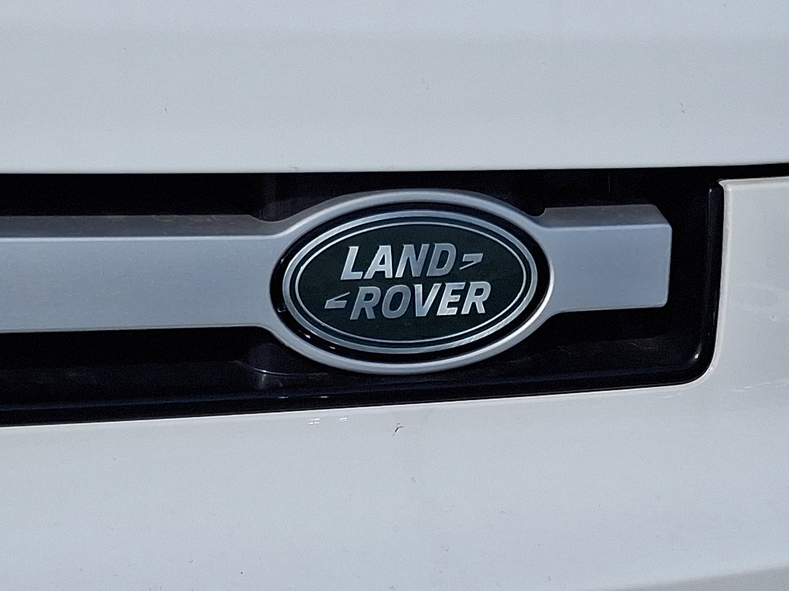 Used 2024 Land Rover Defender 110 S image 31