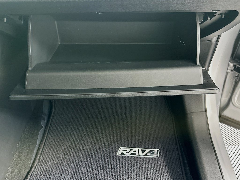Used 2022 Toyota RAV4 XLE Premium AWD/4WD image 32