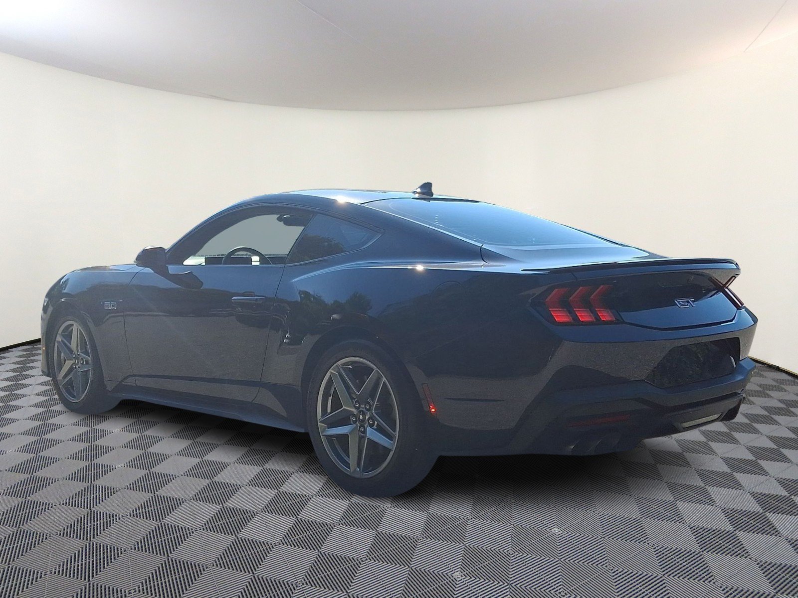 Used 2024 Ford Mustang GT RWD image 4
