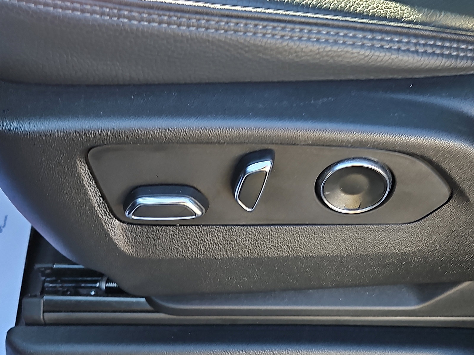 Certified 2023 GMC Yukon XL Denali image 28