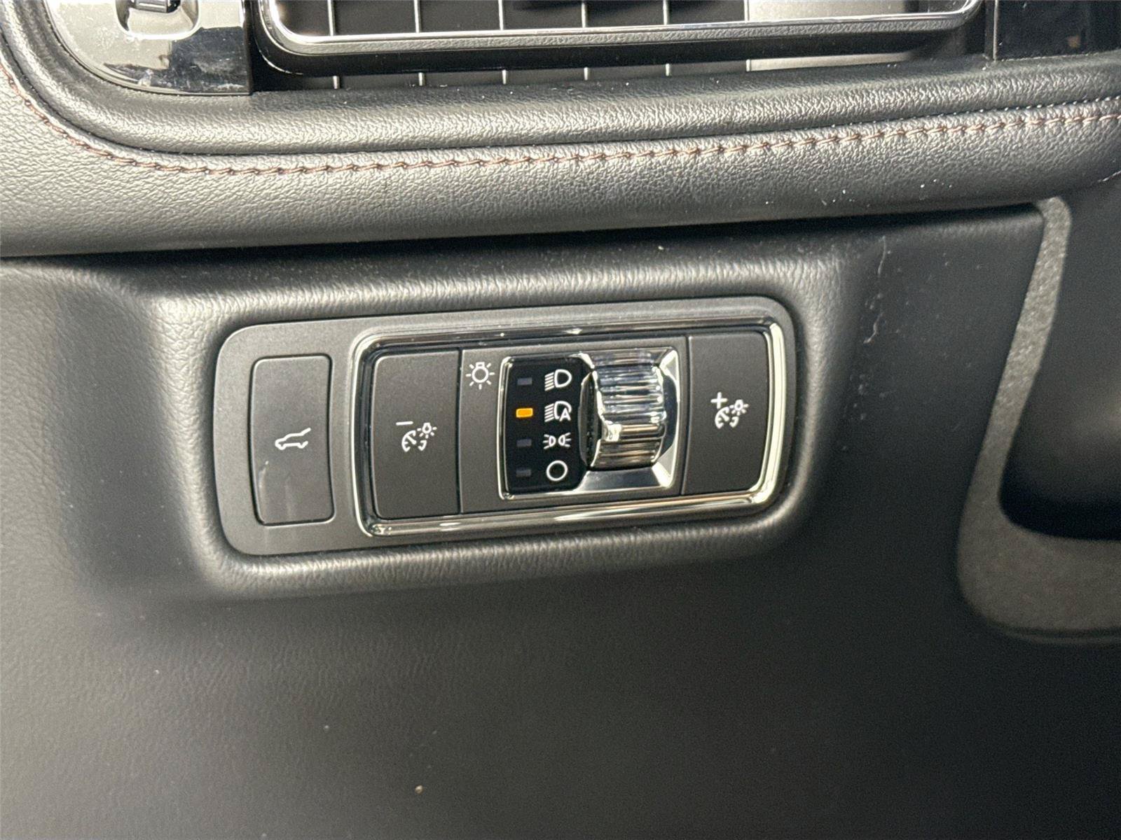 Used 2022 Lincoln Aviator Reserve AWD/4WD image 16