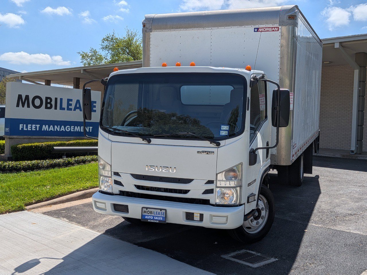 Used 2018 Isuzu NPR image 2