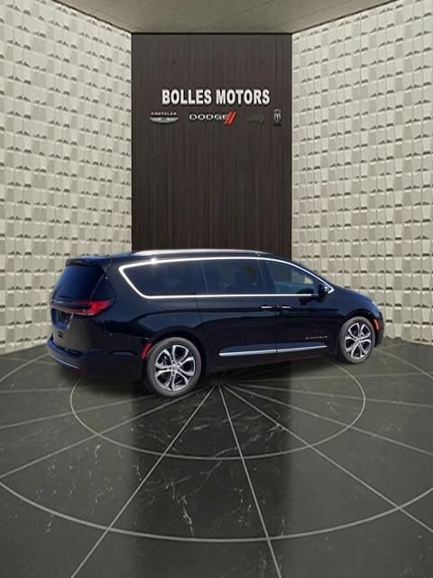 Certified 2024 Chrysler Pacifica Pinnacle FWD image 4