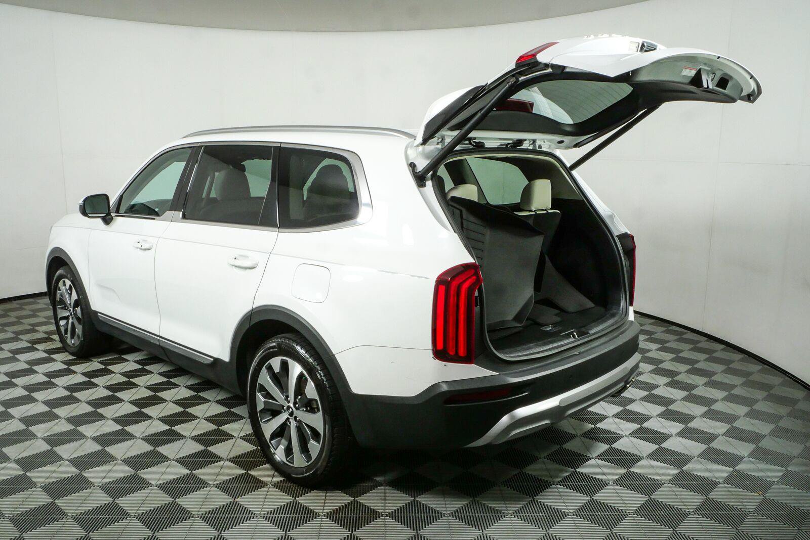 Used 2020 Kia Telluride EX w/ EX Premium Package FWD image 36
