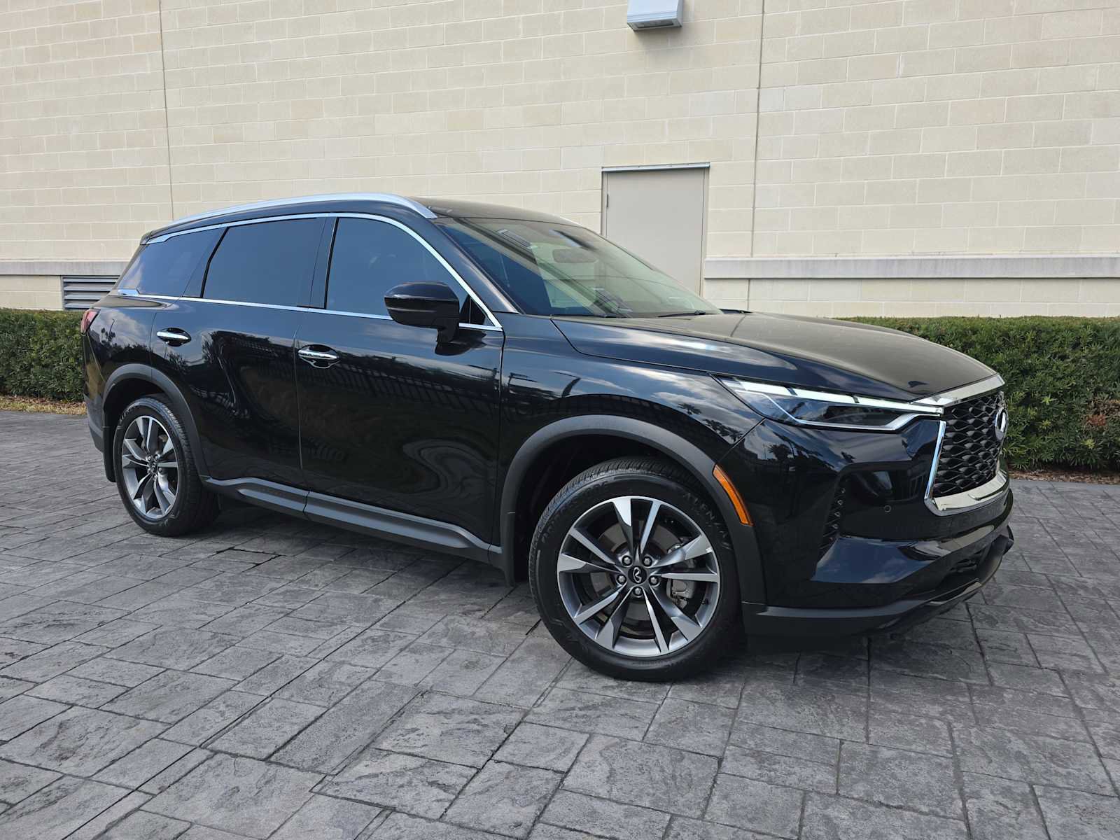 Certified 2025 INFINITI QX60 Luxe FWD image 28
