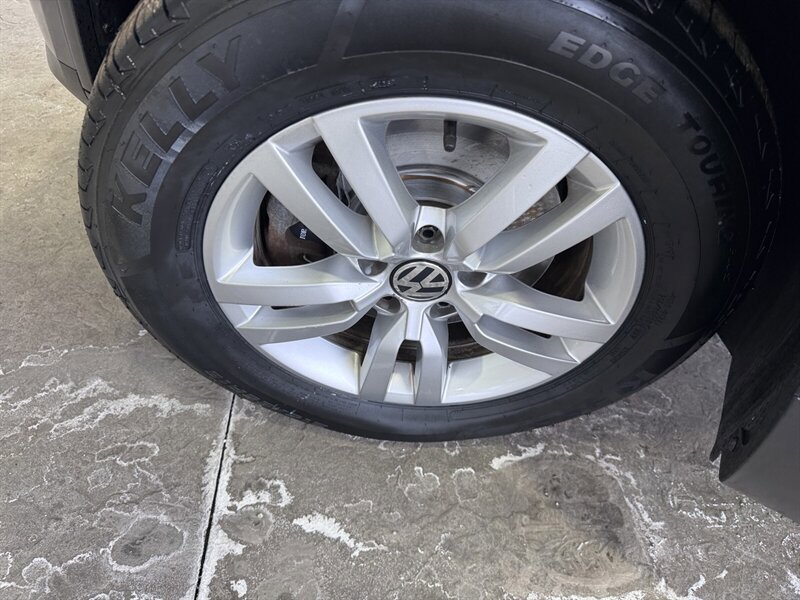 Used 2013 Volkswagen Tiguan S image 10