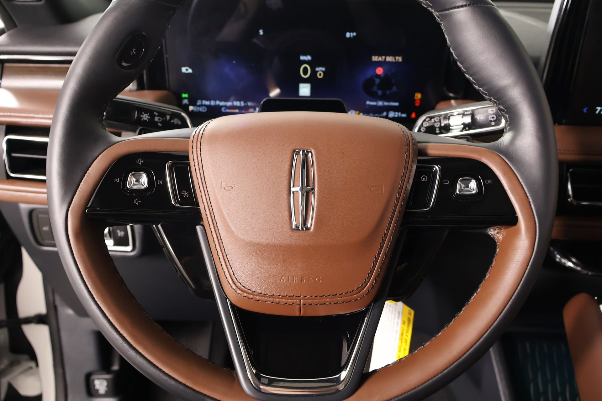 Used 2026 Lincoln Aviator Reserve AWD/4WD image 3