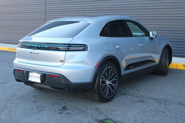 New 2025 Porsche Macan 4S Electric image 8