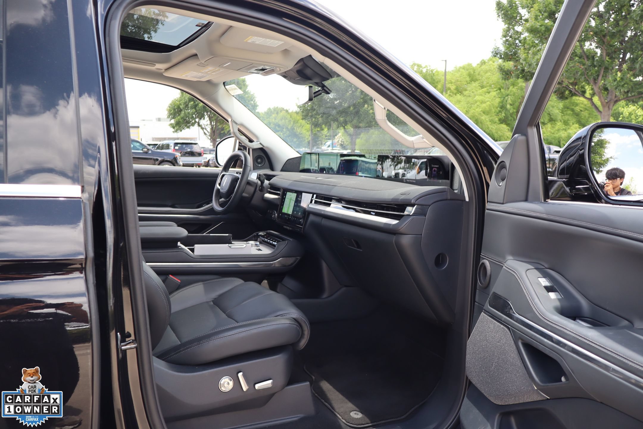 Used 2025 Lincoln Navigator Reserve AWD/4WD image 32