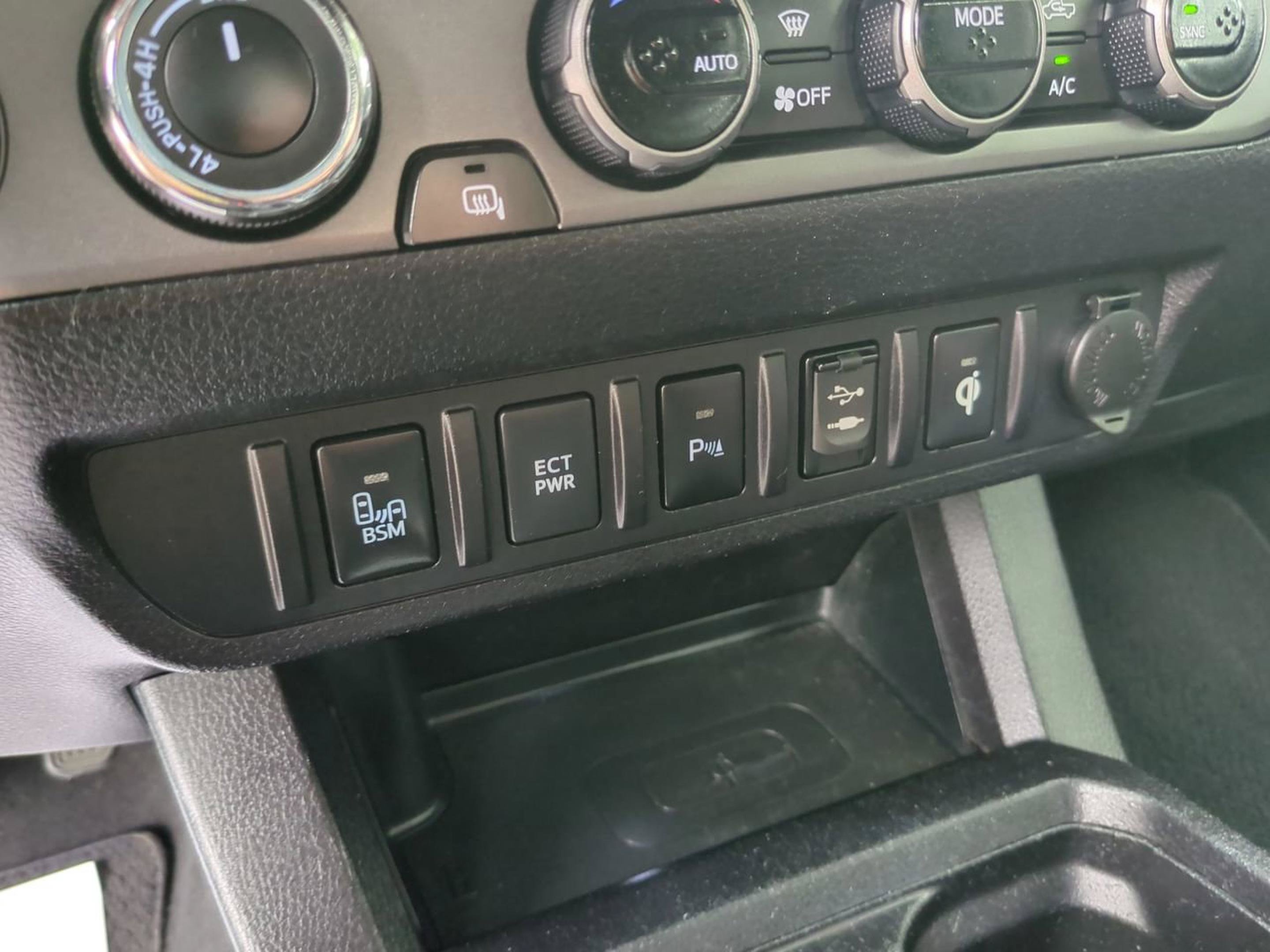 Used 2016 Toyota Tacoma TRD Sport w/ Premium & Technology Package AWD/4WD image 27
