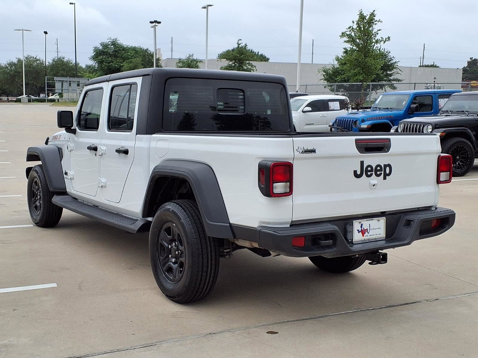 Used 2024 Jeep Gladiator Sport AWD/4WD image 2