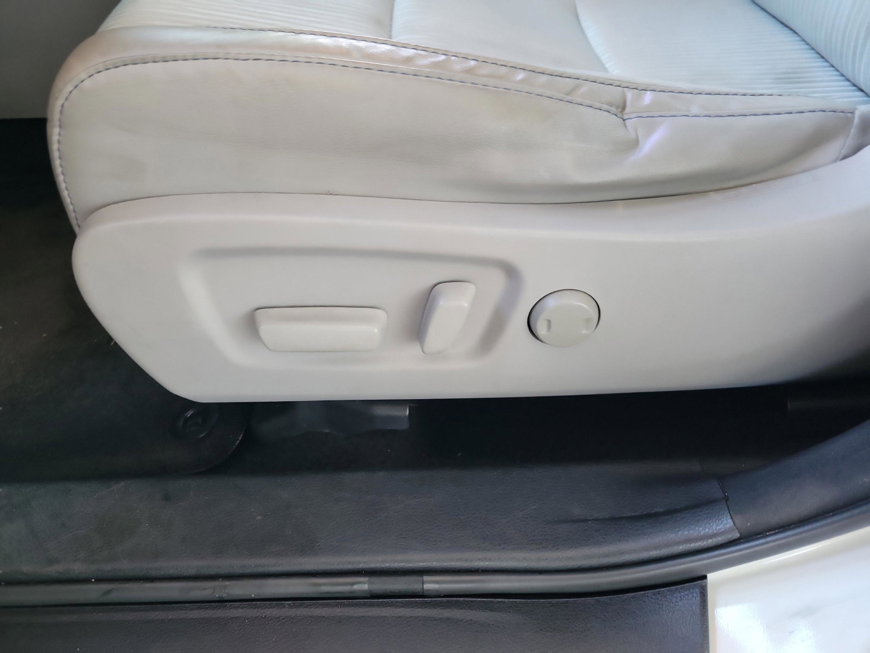 Used 2018 Toyota Highlander LE image 22