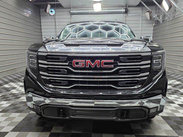 Used 2023 GMC Sierra 1500 SLT w/ SLT Premium Package AWD/4WD image 4