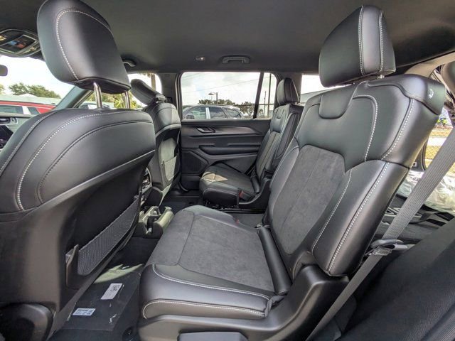 New 2025 Jeep Grand Cherokee L Laredo image 12