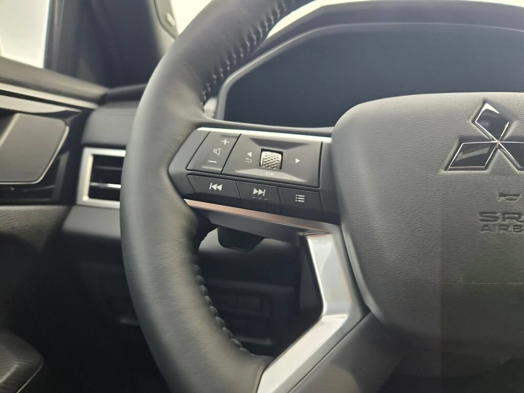 New 2027 Mitsubishi Outlander LE AWD/4WD image 26