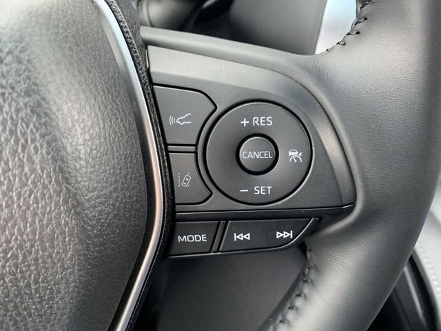 Used 2023 Toyota Venza LE image 28